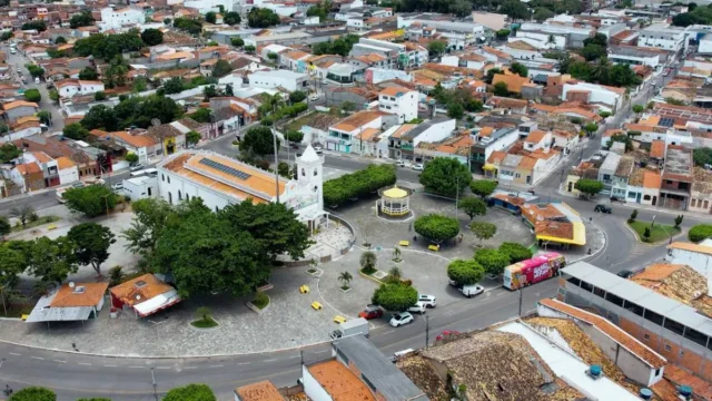 Homem é preso por agredir e ameaçar companheira em Santo Estêvão