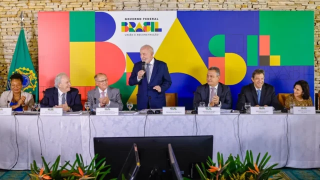 Crise do Pix leva Lula a restringir autonomia ministerial