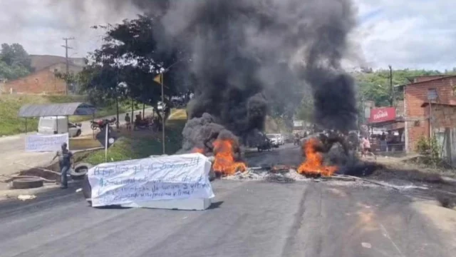 Moradores fecham BR-101 em Ibirapitanga após série de homicídios