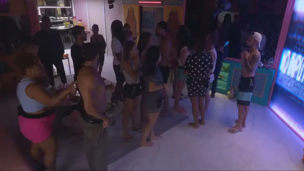 Susto no BBB25 com fumaça invadindo a casa. Desespero dos participantes