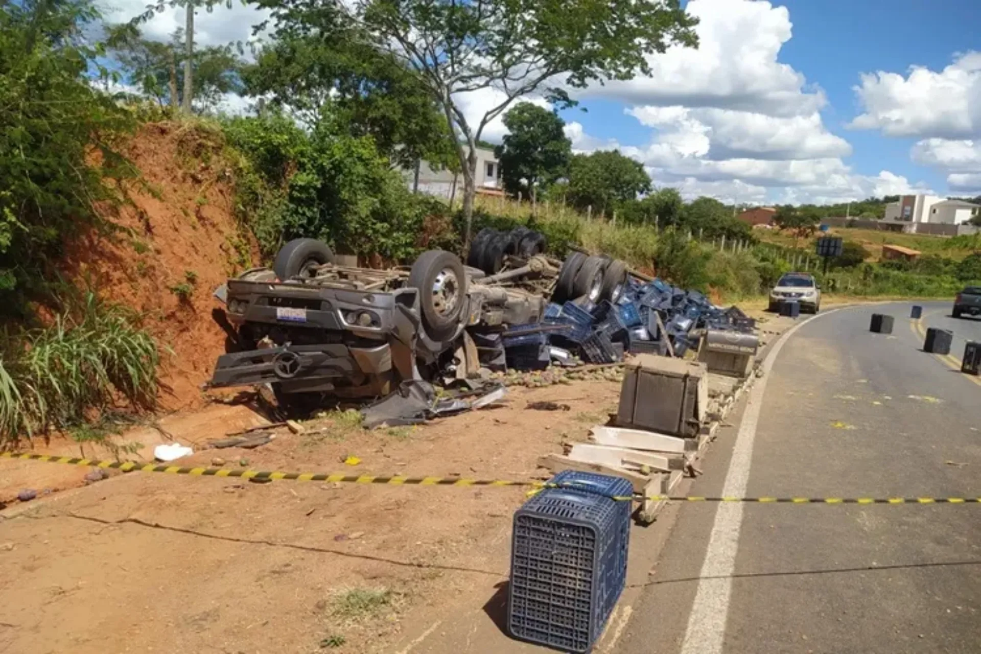 caminhão tomba em caetité