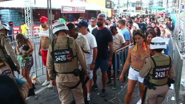 policia portao de acesso carnaval