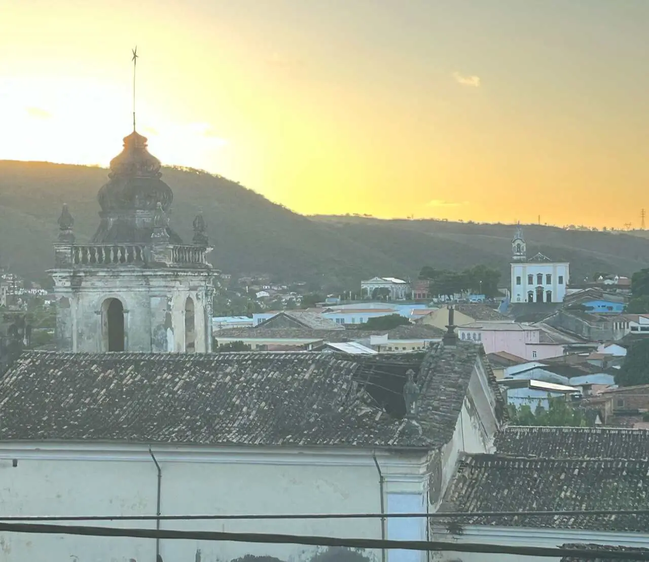 parte de telhado de igreja desaba em Cachoeira, na Bahia