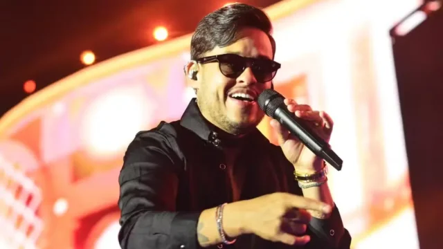 cantor thiago aquino