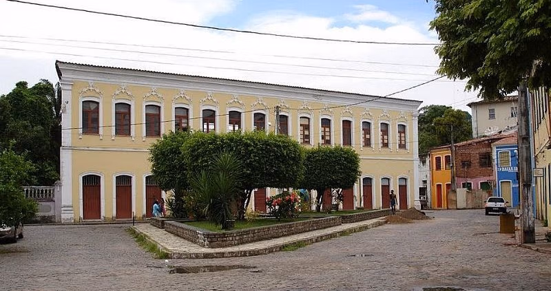 Justiça determina reintegração de professora exonerada em Cachoeira