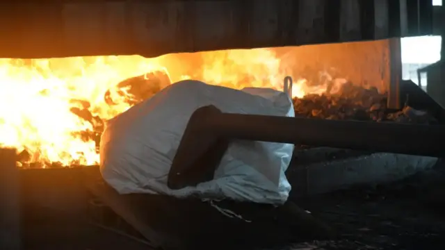 Mais de uma tonelada de drogas é incinerada em Salvador