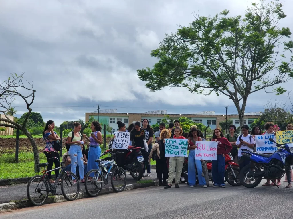 refeições protesto ufrb