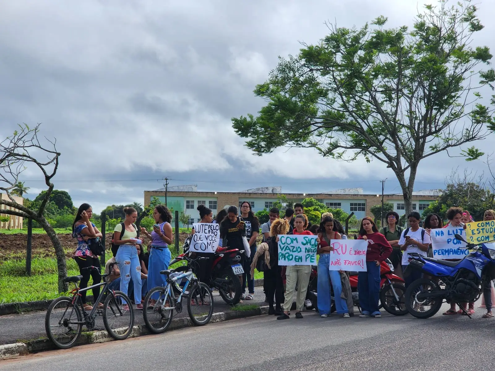 refeições protesto ufrb