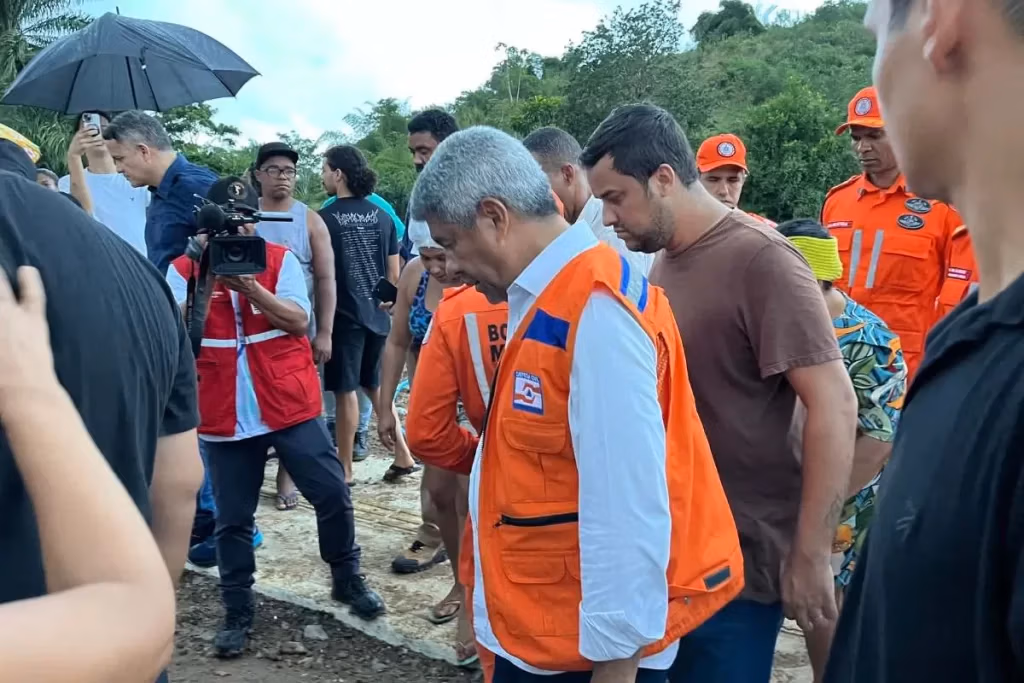 Jerônimo Rodrigues visita áreas alagadas em Santo Amaro 2 jerônimo rodrigues