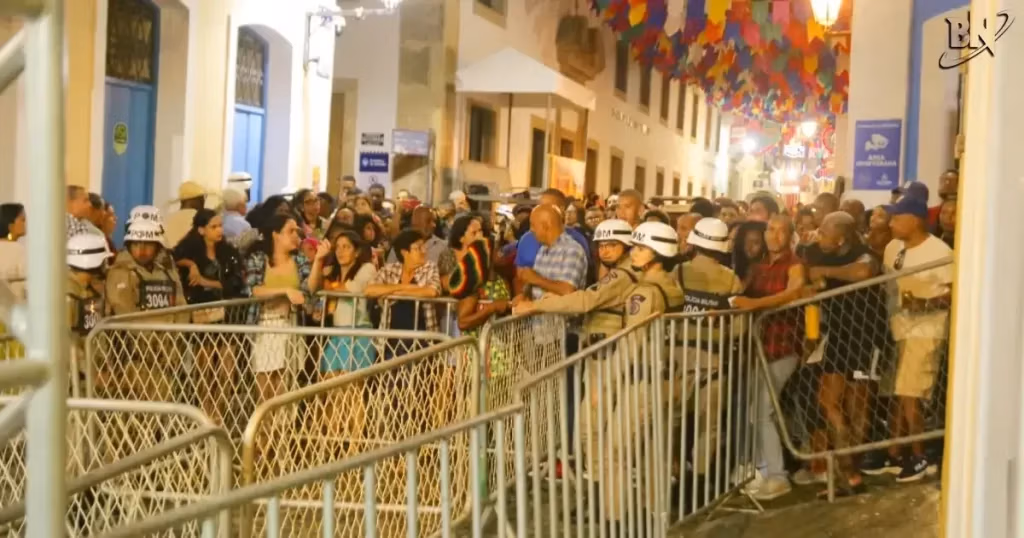 SÃO JOÃO 2025: Pelourinho fecha acessos após superlotação neste domingo (22) 2 PELOURINHO