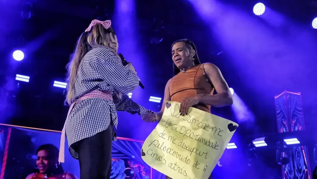 Simone Mendes perdoa fã após 8 anos e emociona público em Amargosa 2 simone mendes