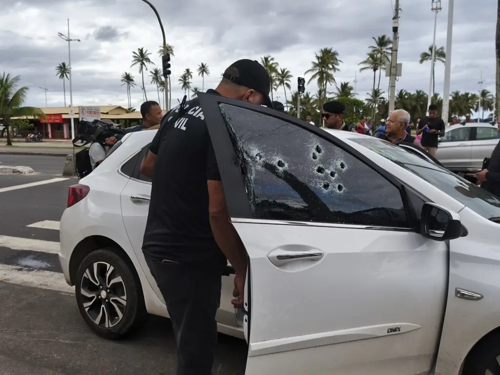 Motorista é baleado e bate em Piatã Salvador