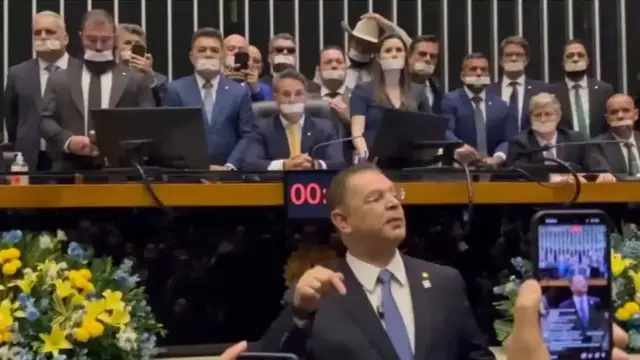 Oposição faz protesto na Câmara contra prisão domiciliar de Jair Bolsonaro
