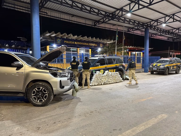 PRF apreensão carro roubado tráfico de drogas