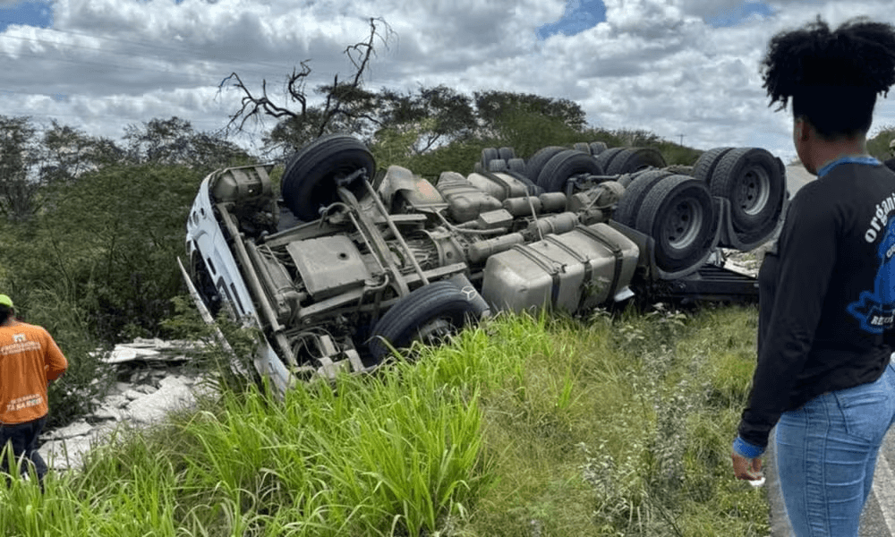 carreta tomba no recôncavo baiano