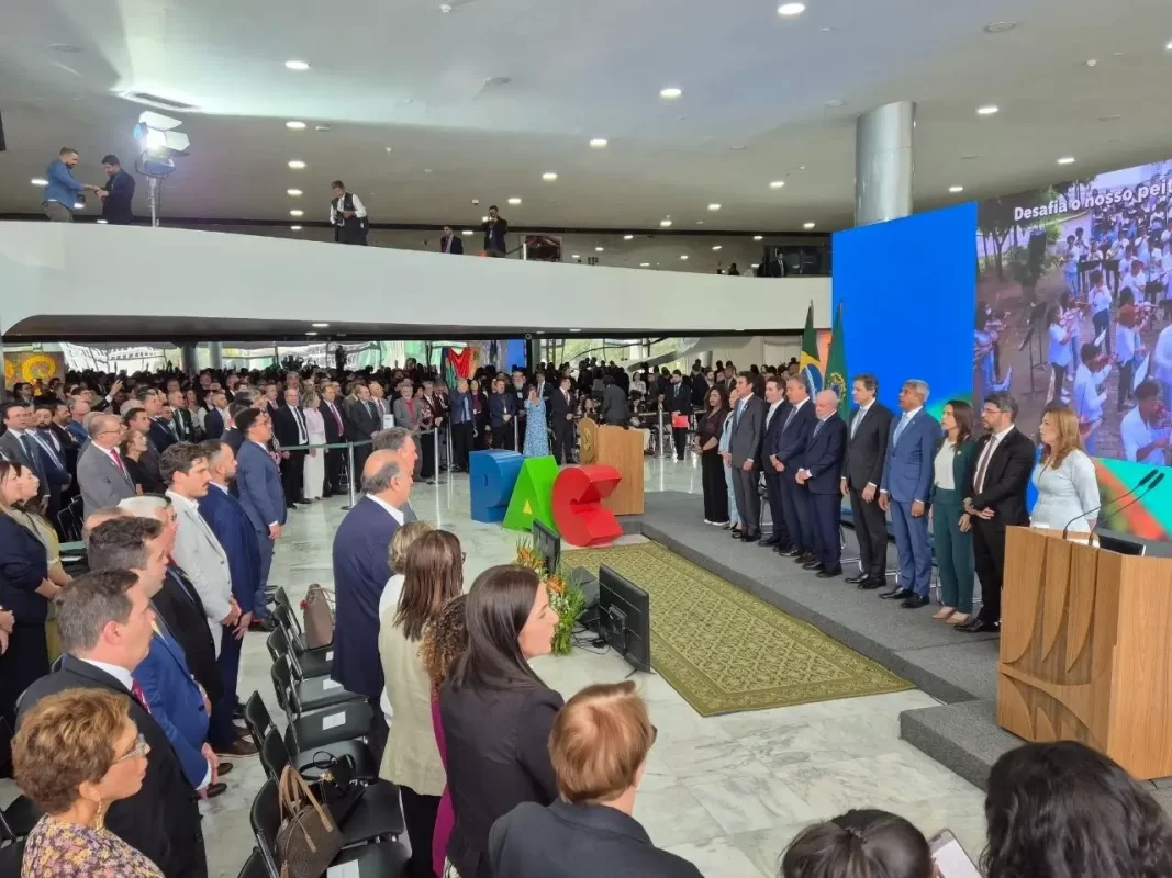 Novo PAC garante R$ 1,3 bi para drenagem e encostas; Santo Amaro entre as cidades 2 Lula Rui Costa Jerônimo Rodrigues Novo pac