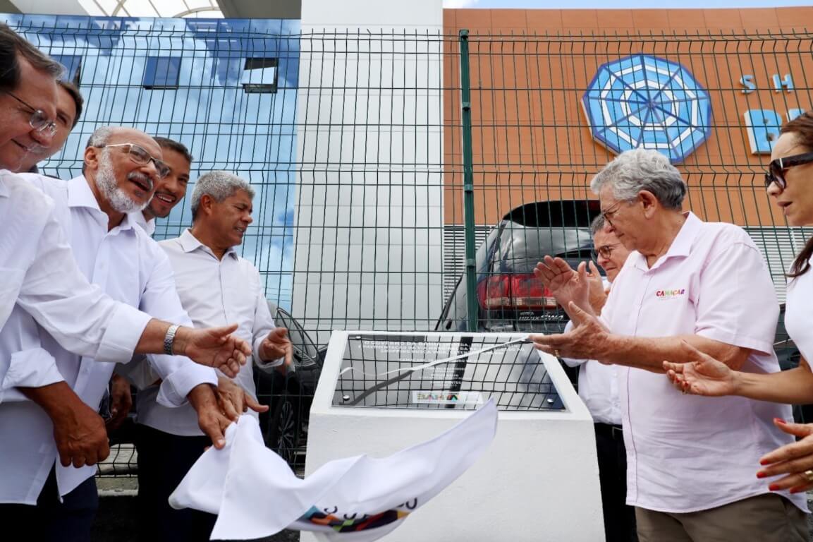 Jerônimo Rodrigues participa de inauguração de shopping em Camaçari
