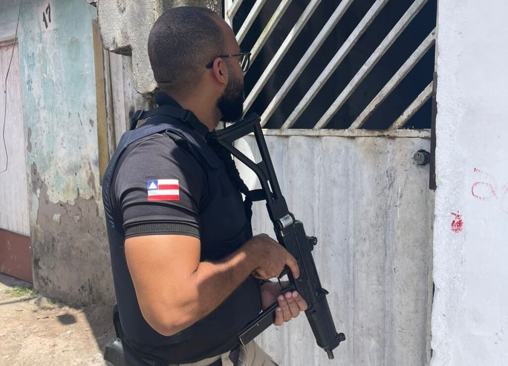 Operação Linha D’Água destrói acampamentos de facção criminosa no Recôncavo Baiano 2 polícial civil