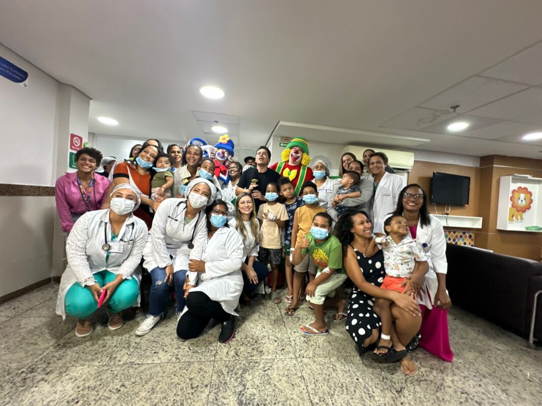Patati e Patatá realizam sonho de jovem com câncer em Salvador 4 Patati Patatá e Hyago Salvador Hospital Tereza de Lisieux