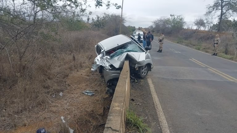 acidente carro vale do jiquiriçá