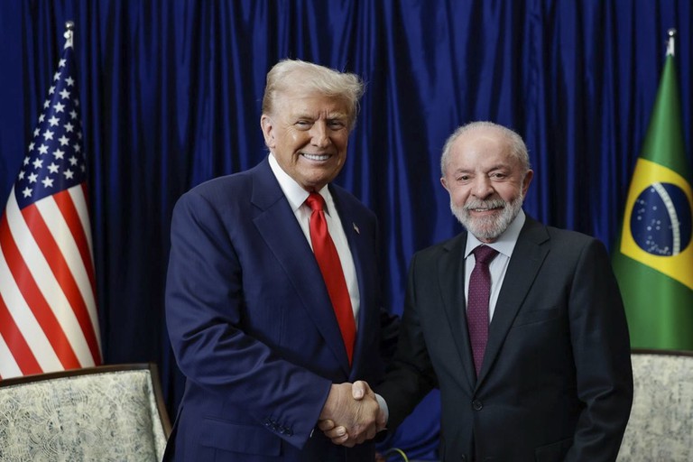 Lula e Donald Trump em encontro na Malásia