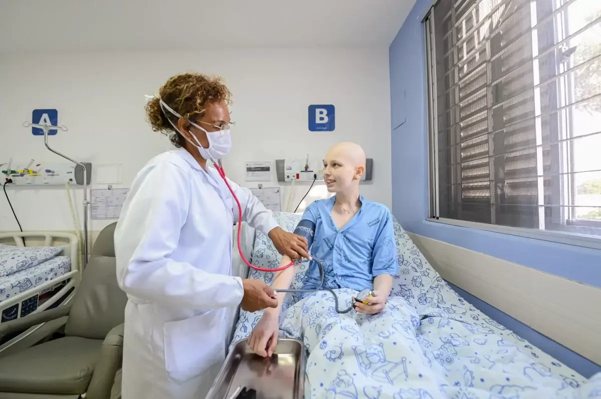 Câncer infantil , criança no hospital
