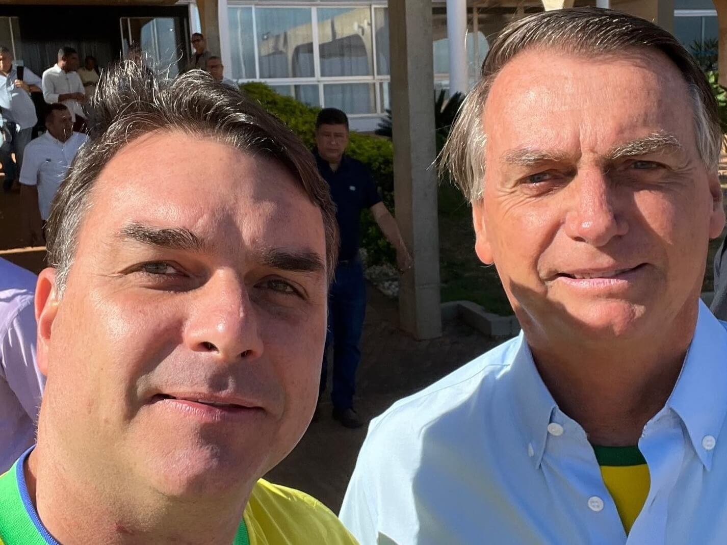 Flávio Bolsonaro e Jair Bolsonaro