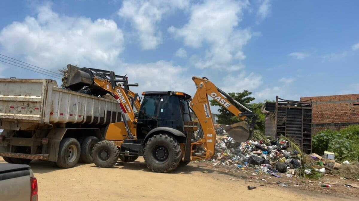 coleta de lixo em Saubara