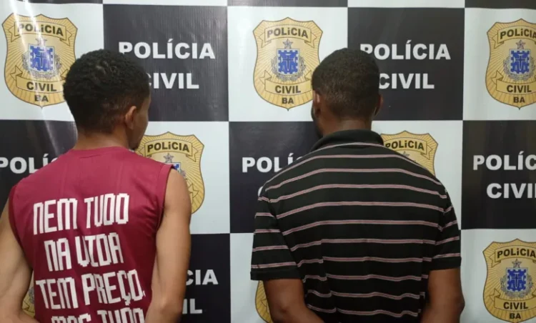 Polícia prende dupla por tráfico e investigação de homicídio em Santo Amaro 1 dupla presa em Santo Amaro