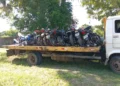 caminhão com motos apreendidas