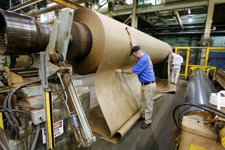 ação, acima da projeção de analistas ouvidos pela FactSet, de US$ 4,41. Internat