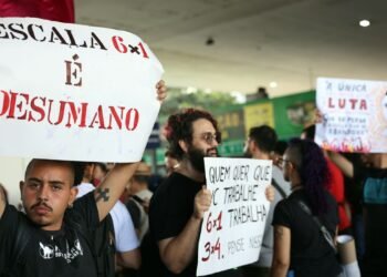trabalhadores norte-americanos em 1º de maio de 1886, em Chicago , que reivindic