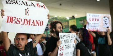 trabalhadores norte-americanos em 1º de maio de 1886, em Chicago , que reivindic