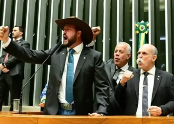 Câmara derruba veto de Lula ao projeto da dosimetria de penas com 318 votos