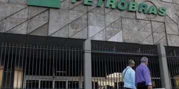 dia (MMboed), O número é 3,7% superior ao quarto trimestre de 2025 e 16,1% acima