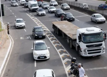 carros na estrada ipva