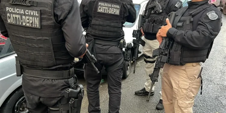 policiais em operação