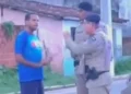 Frame de vídeo mostrando o ex-prefeito Thiancle Araújo gesticulando durante discussão com policiais militares em uma rua de Terra Nova.