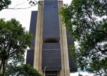 unanimidade, o Comitê de Política Monetária (Copom) reduziu a Taxa Selic, juros