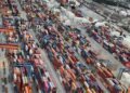 Imagem de drone mostra o Porto de Santos (SP)