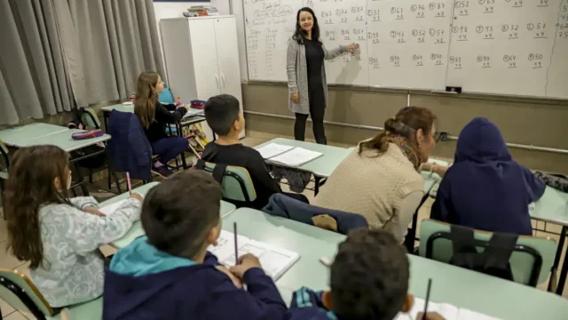 ários do 5º ou 6º ano do ensino fundamental ou que exerçam a função de formadore