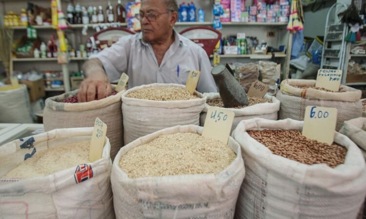 tes e alimentação fez a inflação oficial do mês fechar em 0,88% – ante 0,7% em f