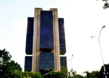 período mais prolongado levaram o Comitê de Política Monetária (Copom) do Banco
