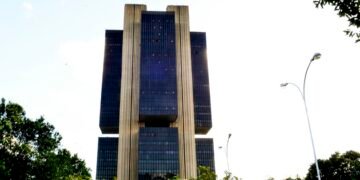 período mais prolongado levaram o Comitê de Política Monetária (Copom) do Banco