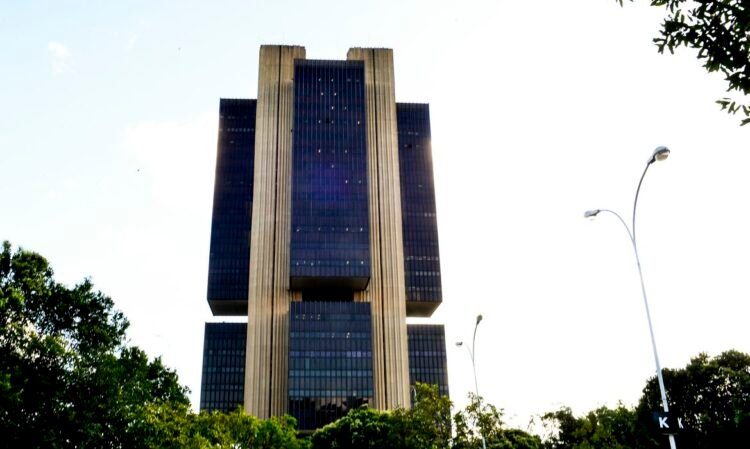 período mais prolongado levaram o Comitê de Política Monetária (Copom) do Banco