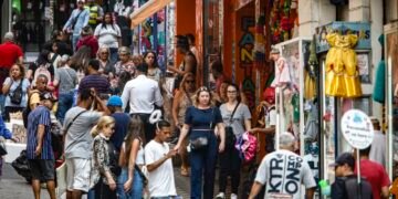e-emprego-explicam-vendas-no-comercio-em-patamar-recorde">Crédito e emprego explicam vendas no comér