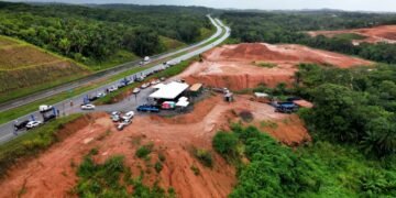 tância da nova maternidade para fortalecer a rede estadual de saúde. “Estamos am