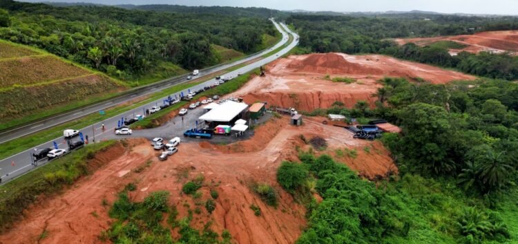 tância da nova maternidade para fortalecer a rede estadual de saúde. “Estamos am