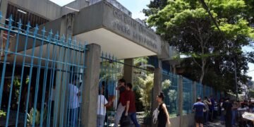 prazo indeterminado. No entanto, até 31 de maio, as redes municipais, estaduais