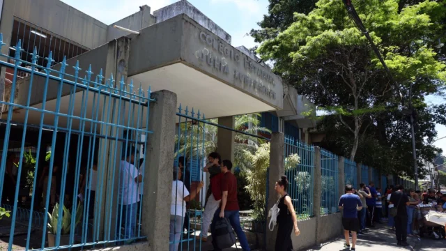 prazo indeterminado. No entanto, até 31 de maio, as redes municipais, estaduais